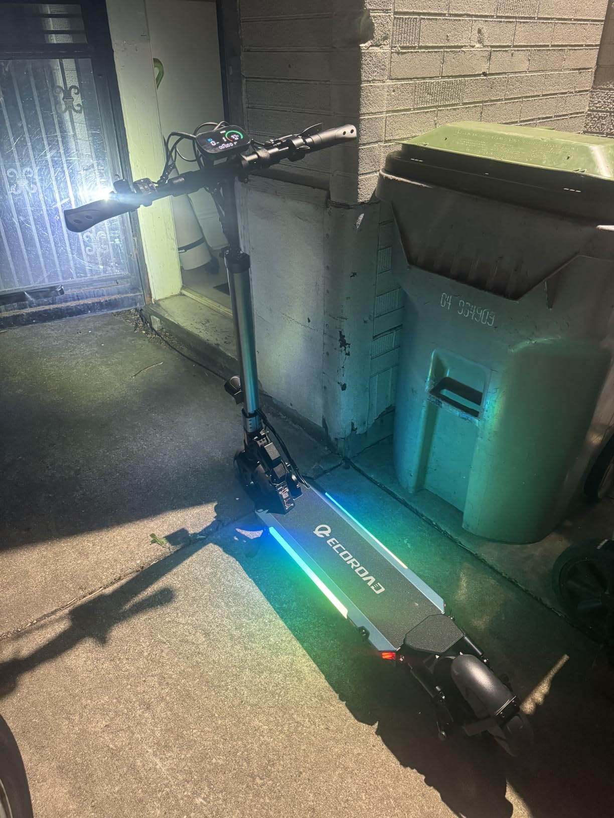 ECOROAD Electric Scooter for Adults 750W 25 MPH 30-35 Miles Long Range customer photo 2