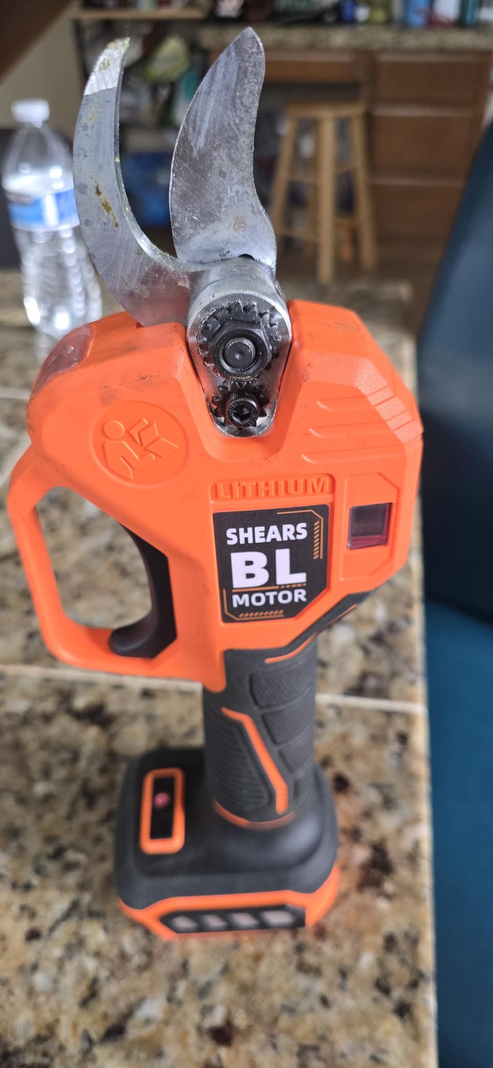Effort-Saving Electric Pruning Shears, Power Cuts 1.6