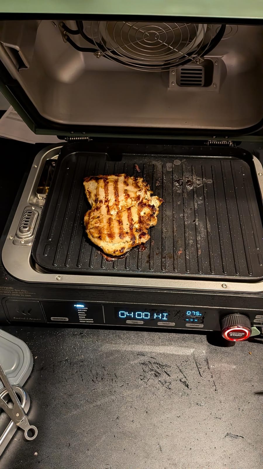 Cuisinart Outdoor Electric Grill, 8-in-1 Air Fryer/Grill/Smoker, 154 sq in customer photo 1
