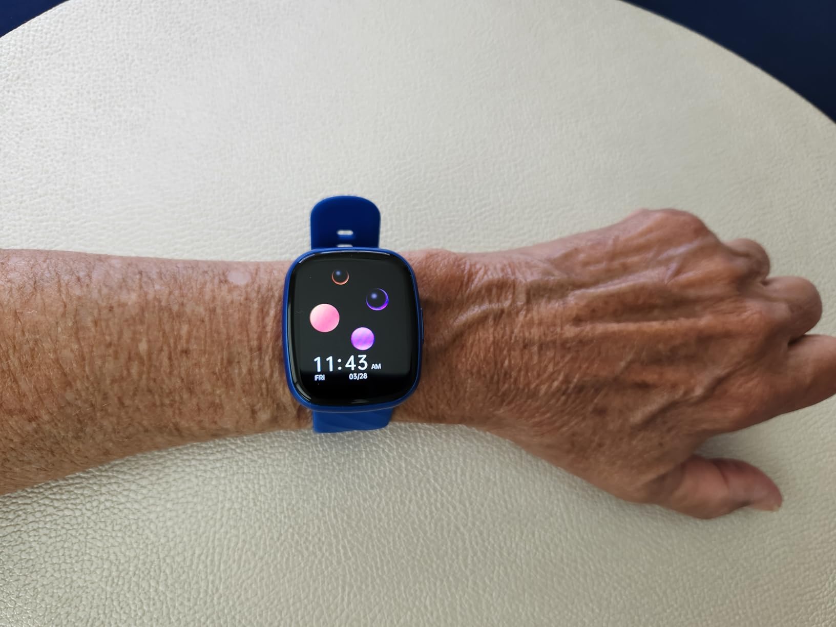 Kids Smart Watch for Boys Girls, 4G Smartwatch Phone for Children with GPS, Call, SOS, Video/Voice Chat, Parental App, Alarm, HD Touchscreen Watches for Kid Gifts Ages 4-12, Bright Pink customer photo 1