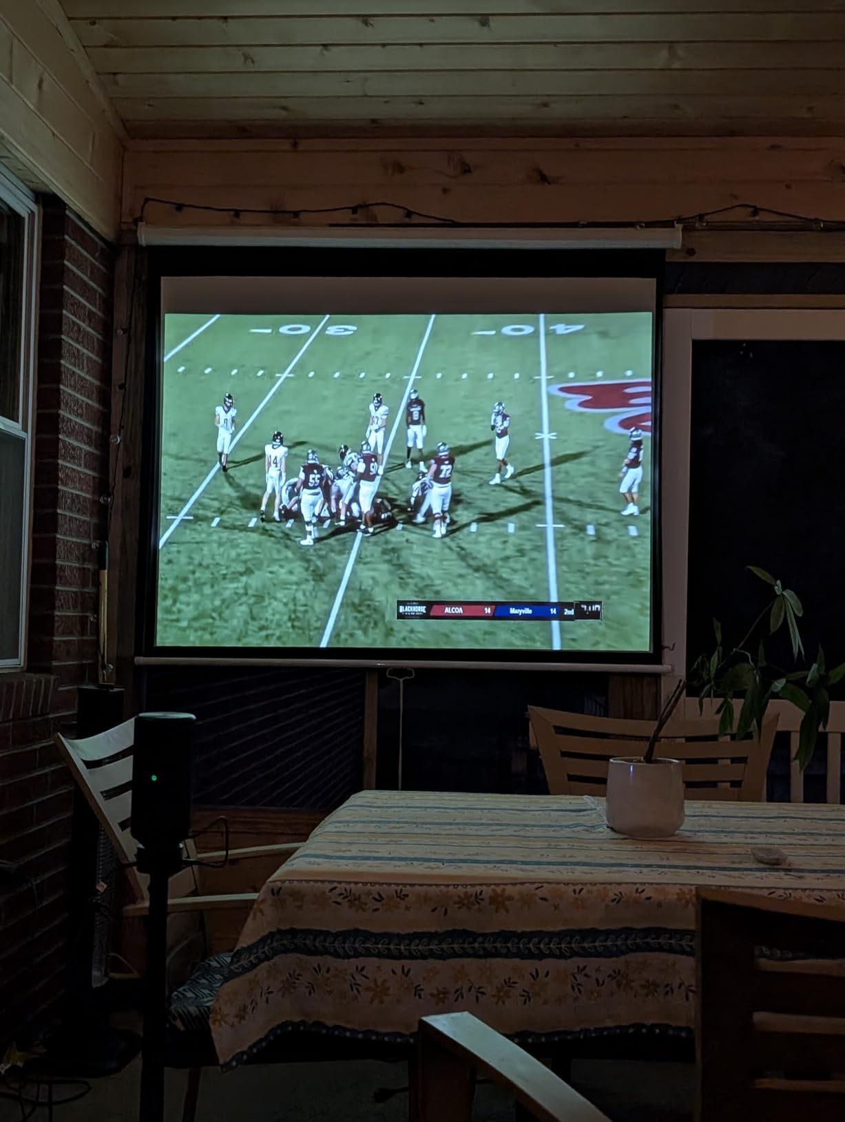 Pyle 84-Inch Pull Down Projector Screen – Manual Roll-Down Matte White Viewing Surface, Auto-Locking Height Adjustment, Wall or Ceiling Mount Design for Home Theater, Office & Classroom Use customer photo 2