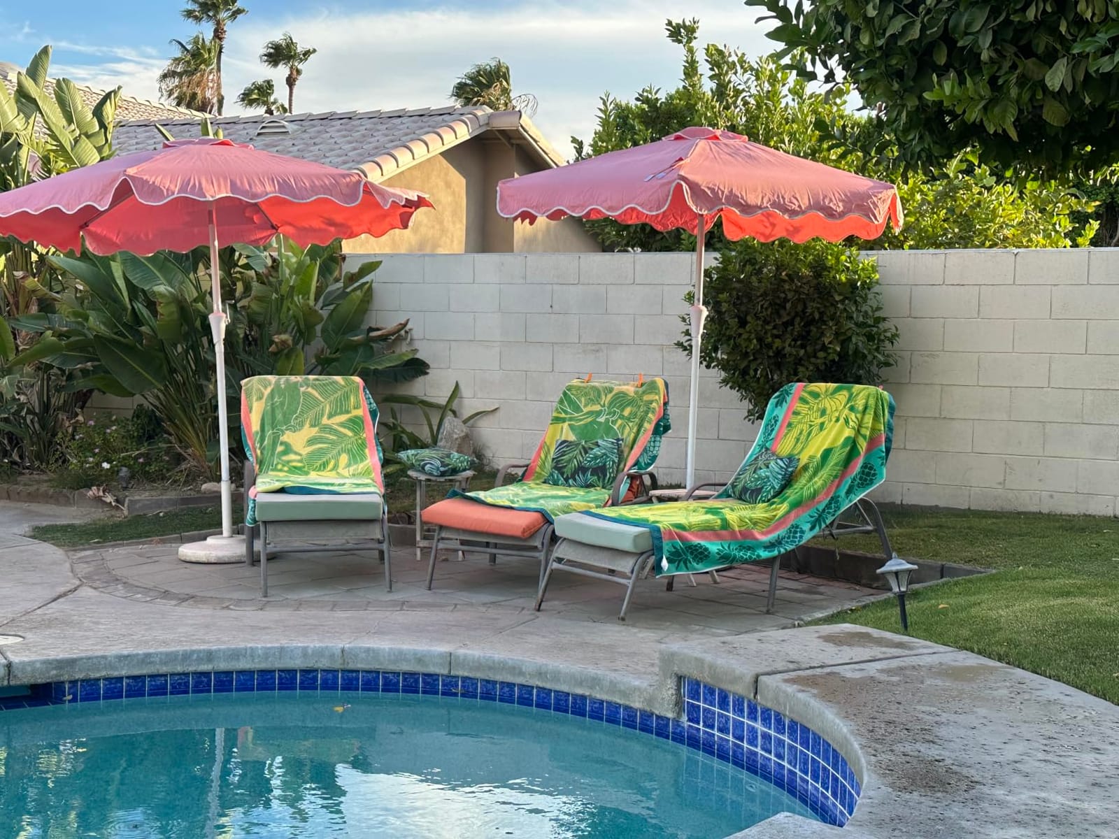 Best Choice Products 7.5ft Patio Market Umbrella with Wavy Trim, UV-Fade-Resistant 210g Canopy, Crank & Tilt, Wind Vent, Heavy-Duty Frame - Black customer photo 1